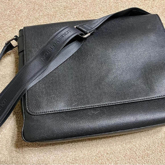 Louis Vuitton - Mens Messenger - Roman - Picture 5 of 13